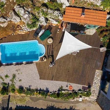 Kamen Villa *